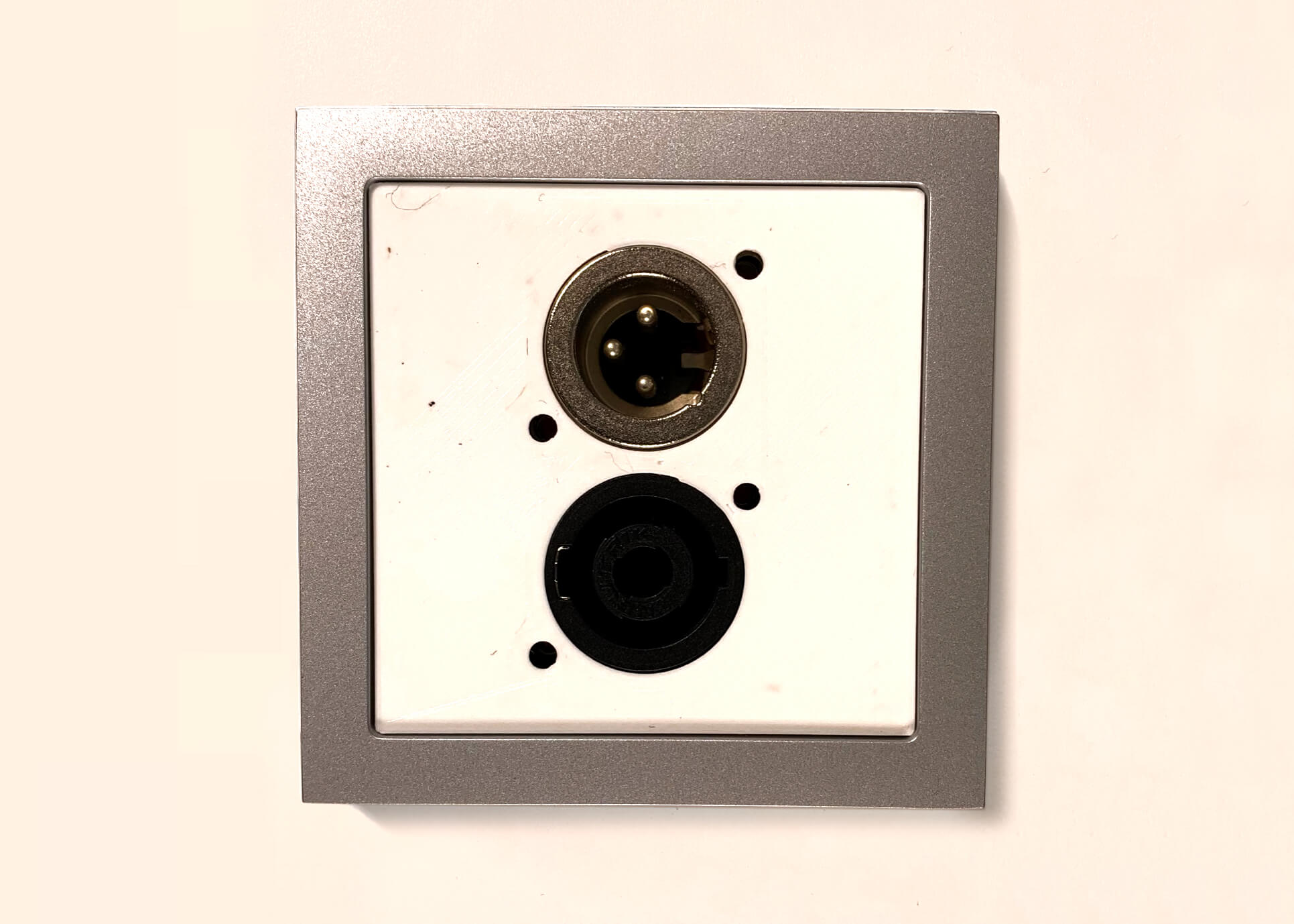 Deckel um einsätze hervorzuheben bzw verstecken